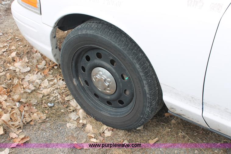 image for item D8195 2006 Ford Crown Victoria Police Interceptor