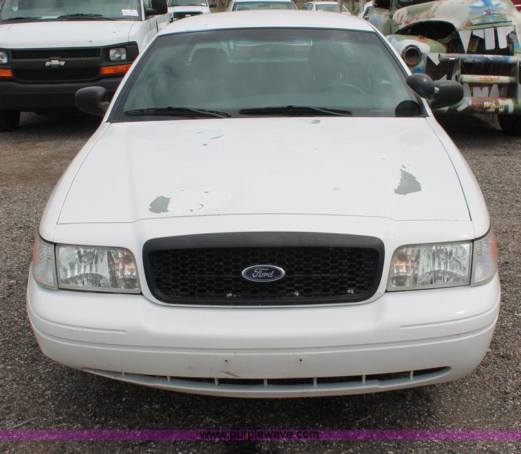 image for item D8196 2006 Ford Crown Victoria Police Interceptor