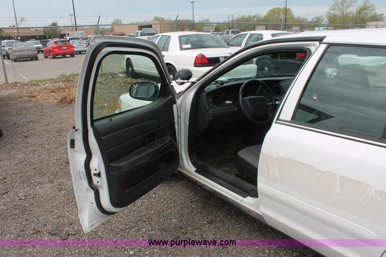 image for item D8196 2006 Ford Crown Victoria Police Interceptor