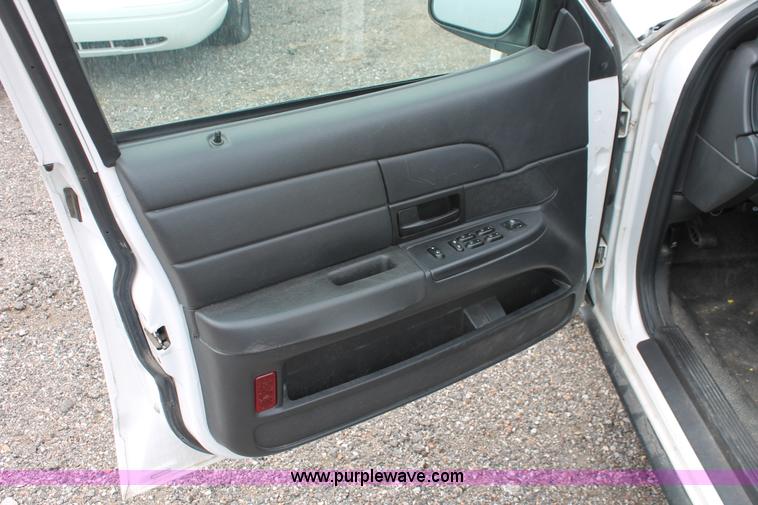 image for item D8196 2006 Ford Crown Victoria Police Interceptor