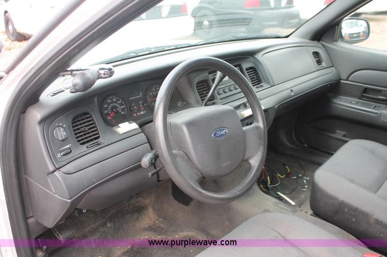 image for item D8196 2006 Ford Crown Victoria Police Interceptor