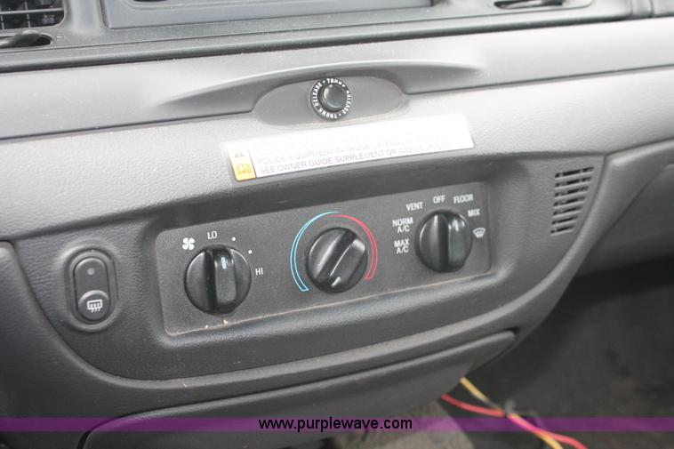 image for item D8196 2006 Ford Crown Victoria Police Interceptor