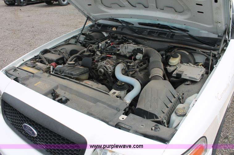image for item D8196 2006 Ford Crown Victoria Police Interceptor