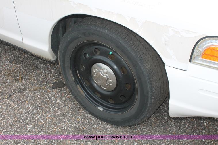 image for item D8196 2006 Ford Crown Victoria Police Interceptor