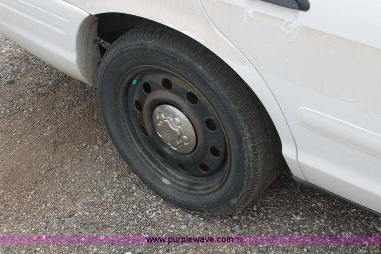 image for item D8196 2006 Ford Crown Victoria Police Interceptor