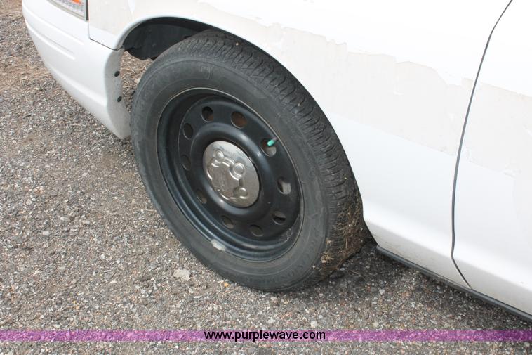 image for item D8196 2006 Ford Crown Victoria Police Interceptor