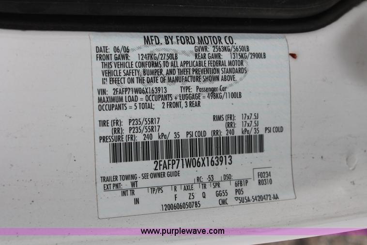 image for item D8196 2006 Ford Crown Victoria Police Interceptor