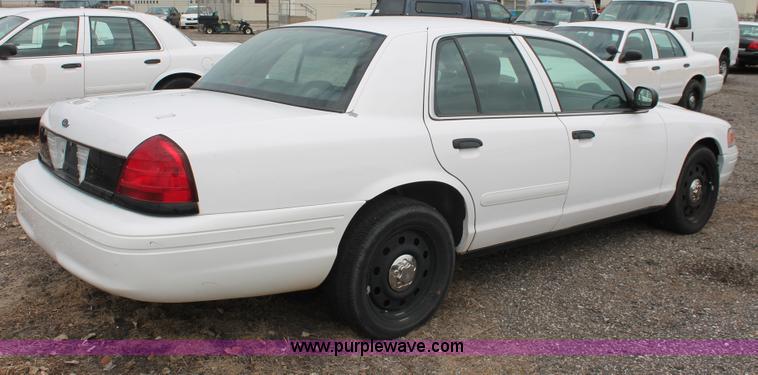 image for item D8197 2006 Ford Crown Victoria Police Interceptor
