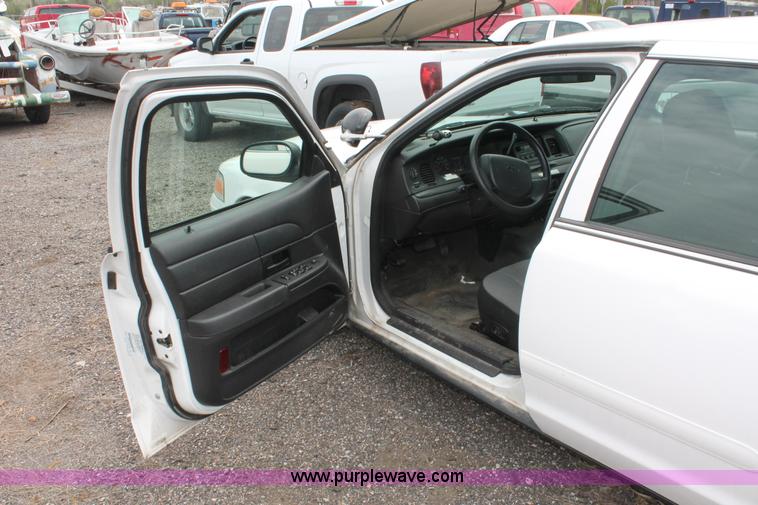 image for item D8197 2006 Ford Crown Victoria Police Interceptor