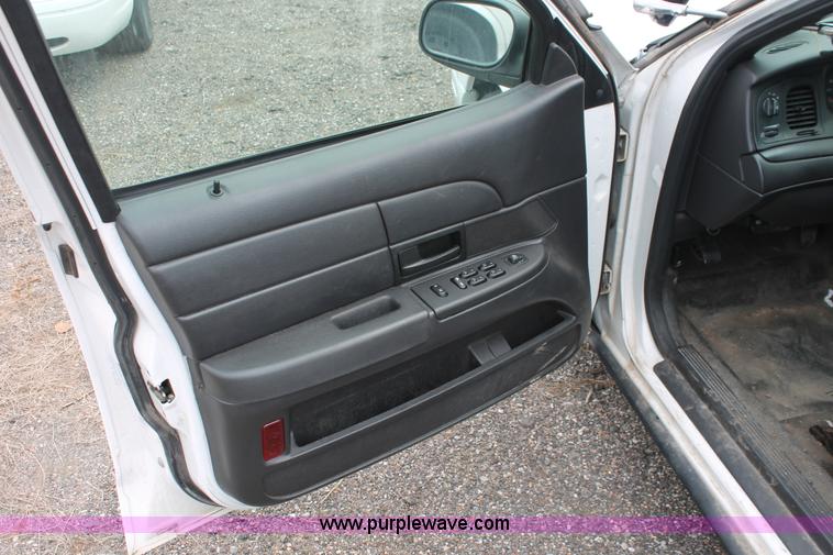 image for item D8197 2006 Ford Crown Victoria Police Interceptor