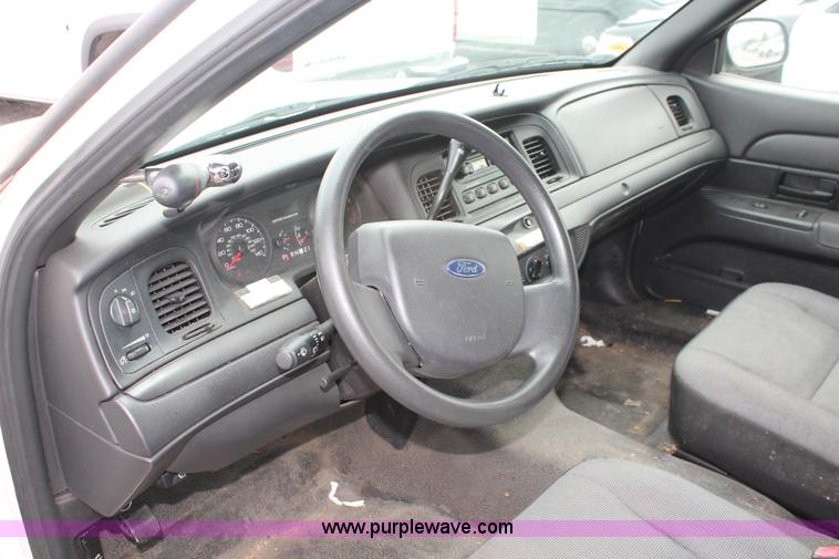 image for item D8197 2006 Ford Crown Victoria Police Interceptor