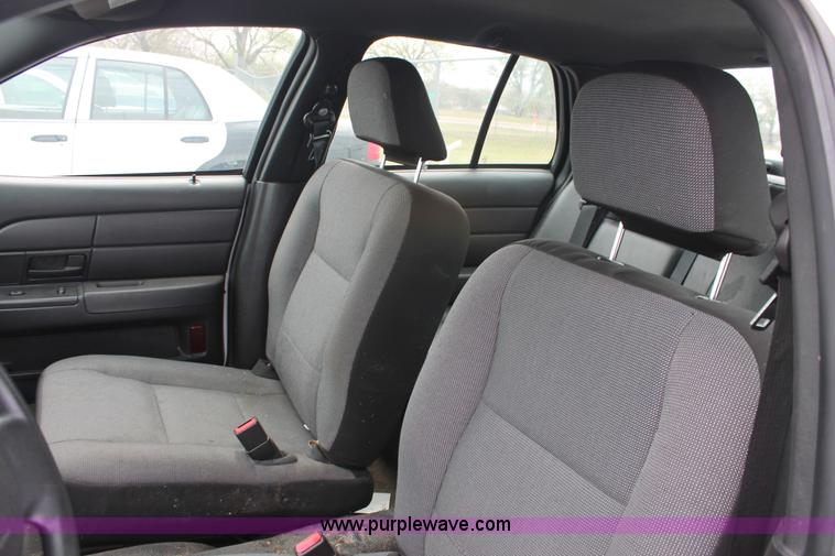 image for item D8197 2006 Ford Crown Victoria Police Interceptor