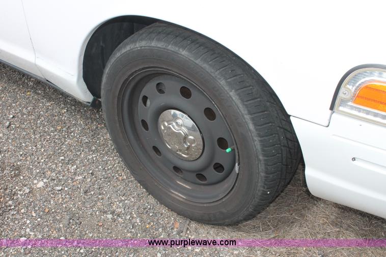 image for item D8197 2006 Ford Crown Victoria Police Interceptor