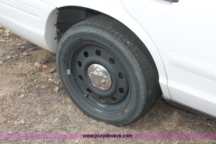 image for item D8197 2006 Ford Crown Victoria Police Interceptor