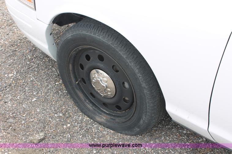 image for item D8197 2006 Ford Crown Victoria Police Interceptor