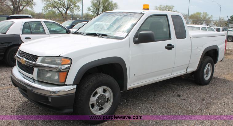 image for item D8198 2006 Chevrolet Colorado extended cab pickup truck
