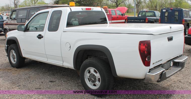 image for item D8198 2006 Chevrolet Colorado extended cab pickup truck