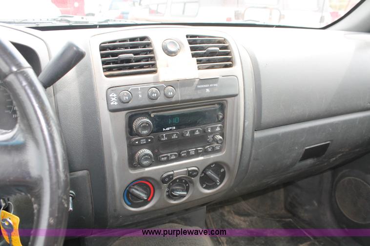 image for item D8198 2006 Chevrolet Colorado extended cab pickup truck