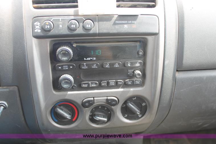 image for item D8198 2006 Chevrolet Colorado extended cab pickup truck