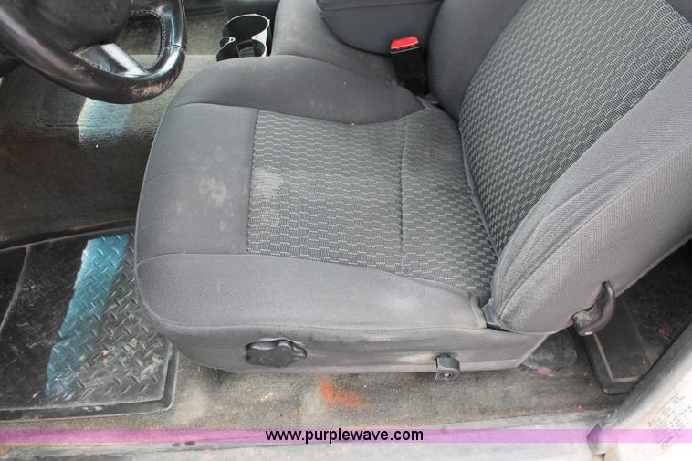 image for item D8198 2006 Chevrolet Colorado extended cab pickup truck