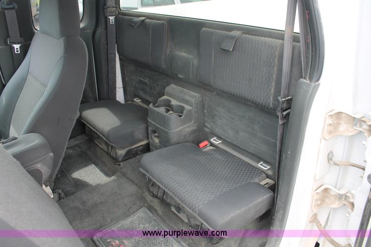image for item D8198 2006 Chevrolet Colorado extended cab pickup truck