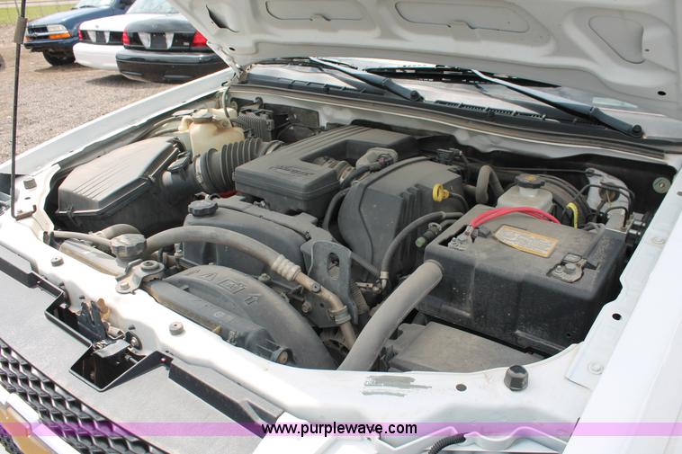 image for item D8198 2006 Chevrolet Colorado extended cab pickup truck