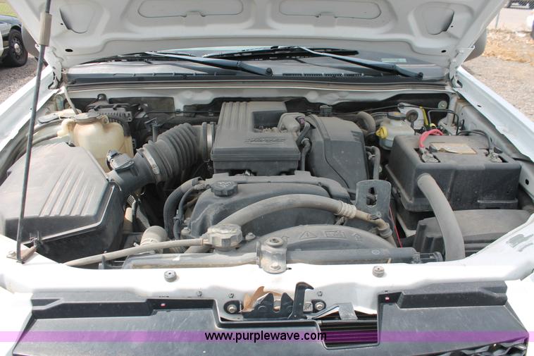 image for item D8198 2006 Chevrolet Colorado extended cab pickup truck