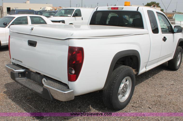 image for item D8198 2006 Chevrolet Colorado extended cab pickup truck