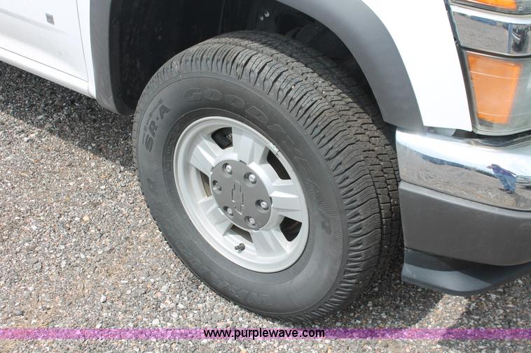 image for item D8198 2006 Chevrolet Colorado extended cab pickup truck