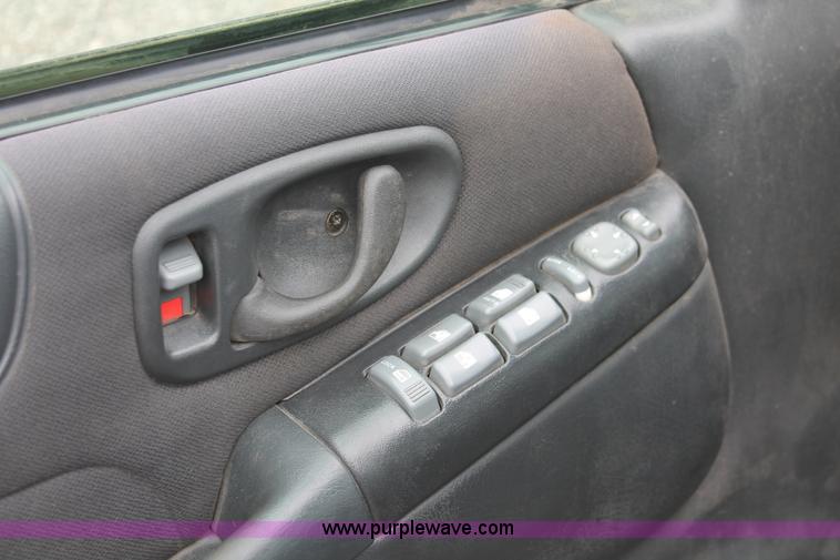 image for item D8202 2003 Chevrolet S10 LS Crew Cab pickup truck