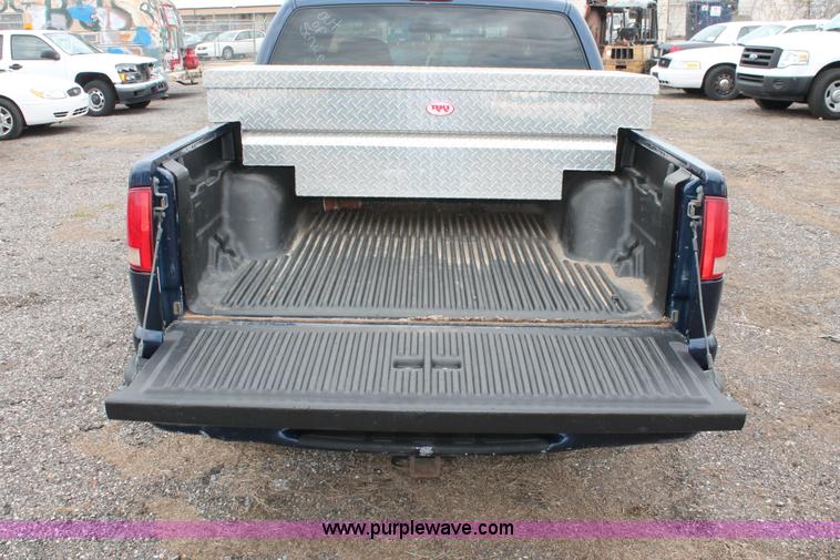 image for item D8202 2003 Chevrolet S10 LS Crew Cab pickup truck