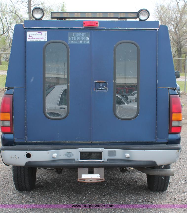 image for item D8204 2000 Chevrolet Silverado 2500 pickup truck