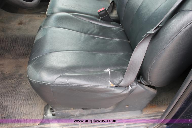 image for item D8204 2000 Chevrolet Silverado 2500 pickup truck