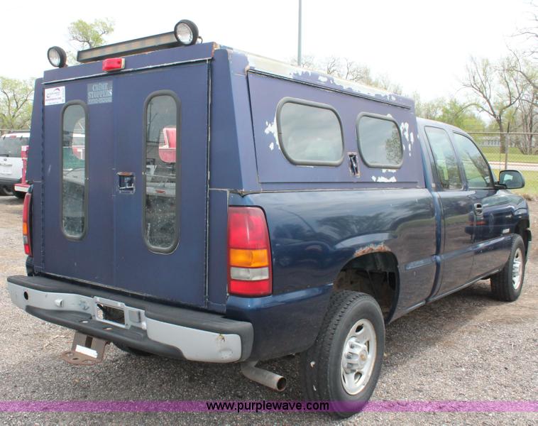 image for item D8204 2000 Chevrolet Silverado 2500 pickup truck