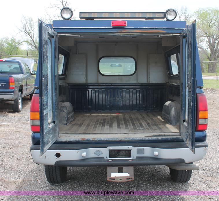 image for item D8204 2000 Chevrolet Silverado 2500 pickup truck