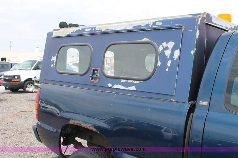 image for item D8204 2000 Chevrolet Silverado 2500 pickup truck