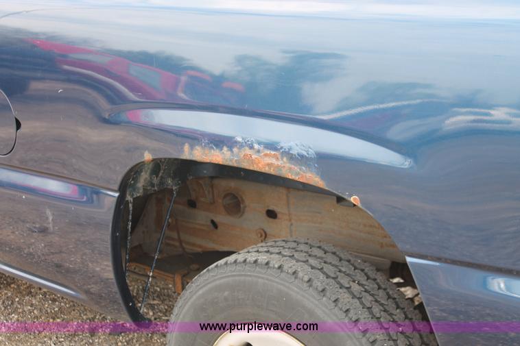 image for item D8204 2000 Chevrolet Silverado 2500 pickup truck