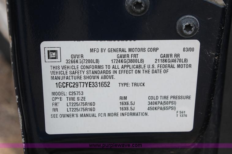 image for item D8204 2000 Chevrolet Silverado 2500 pickup truck