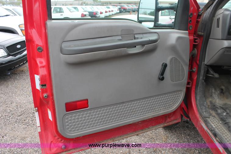 image for item D8206 1999 Ford F550 XL Super Duty Crew Cab utility truck