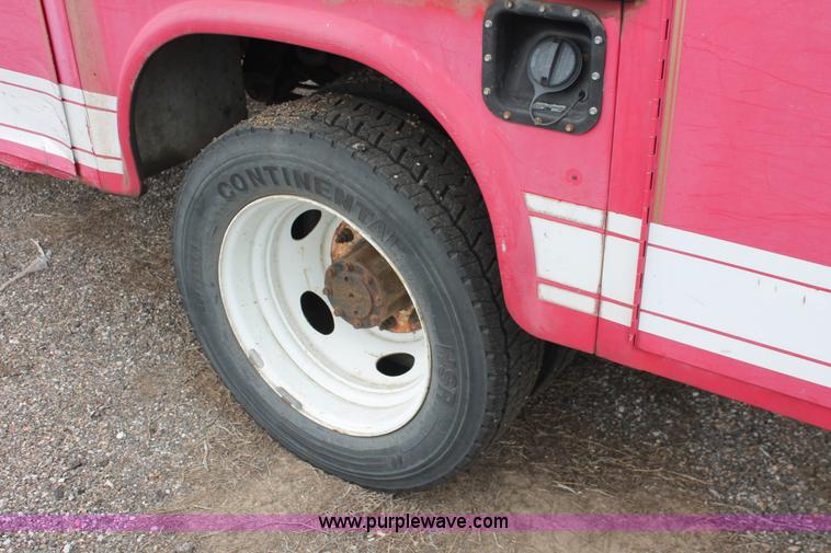 image for item D8206 1999 Ford F550 XL Super Duty Crew Cab utility truck