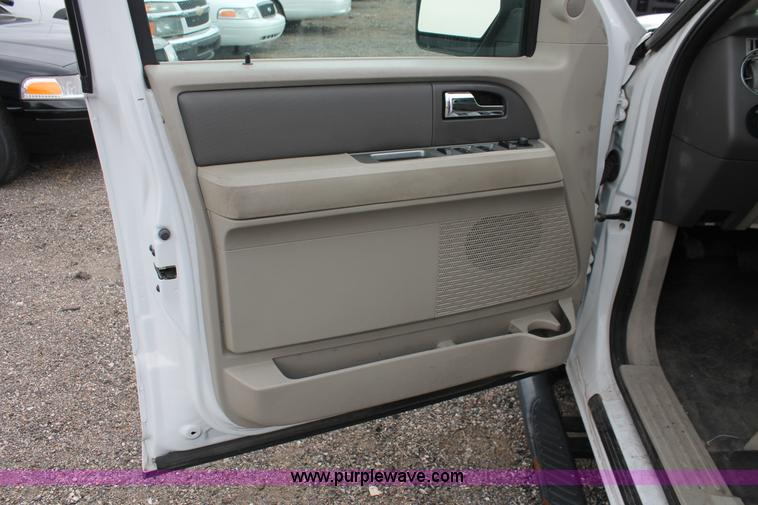 image for item D8207 2007 Ford Expedition XLT SUV