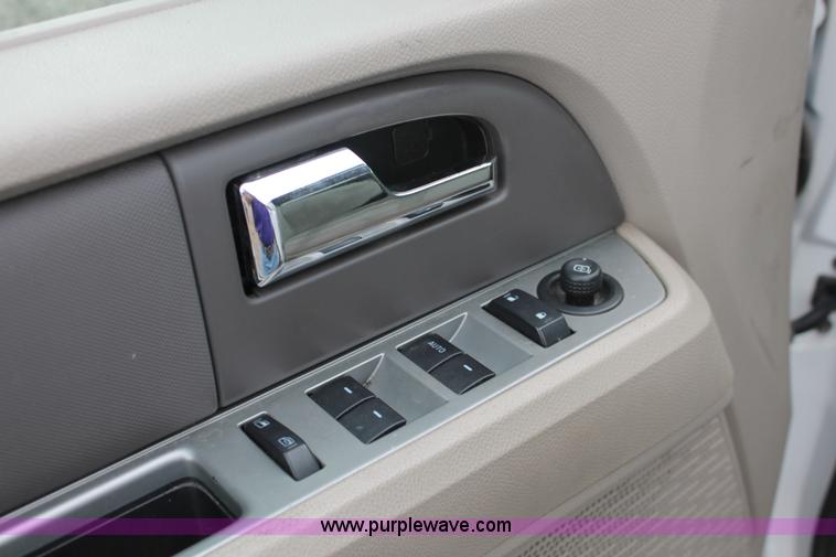 image for item D8207 2007 Ford Expedition XLT SUV
