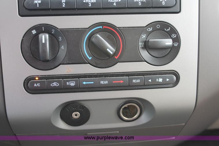 image for item D8207 2007 Ford Expedition XLT SUV