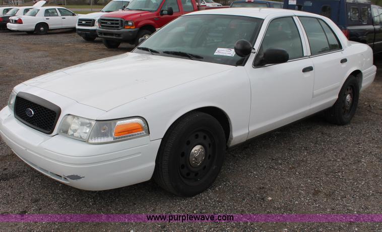 image for item D8208 2006 Ford Crown Victoria Police Interceptor