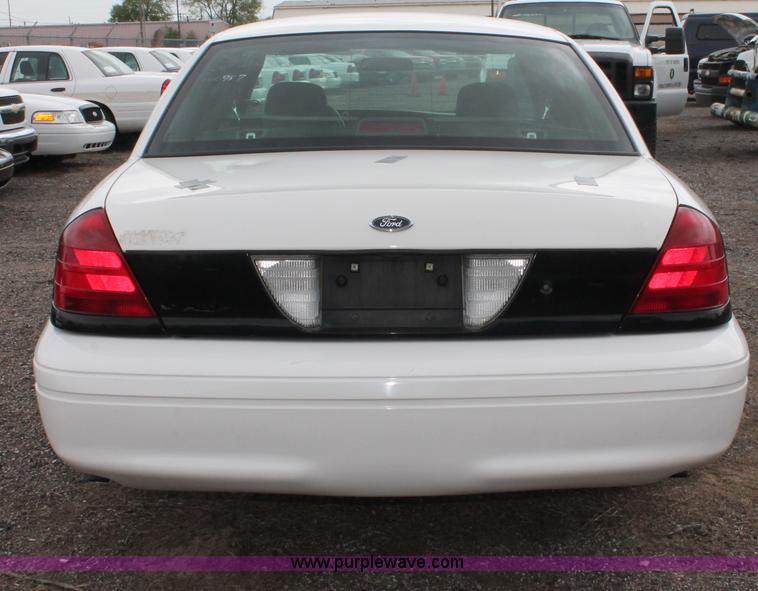 image for item D8208 2006 Ford Crown Victoria Police Interceptor
