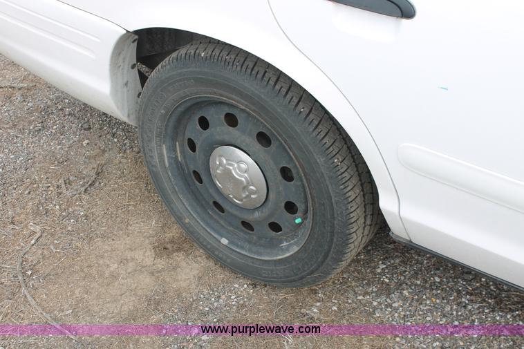 image for item D8208 2006 Ford Crown Victoria Police Interceptor