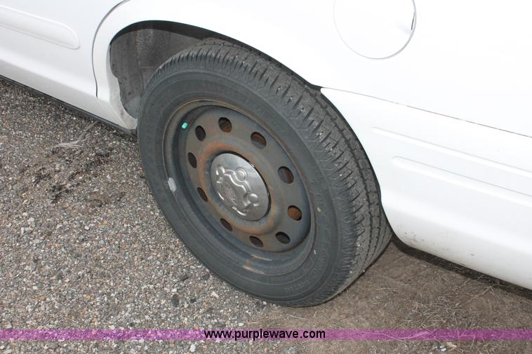 image for item D8208 2006 Ford Crown Victoria Police Interceptor
