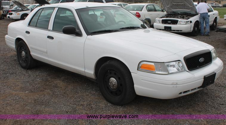 image for item D8209 2006 Ford Crown Victoria Police Interceptor