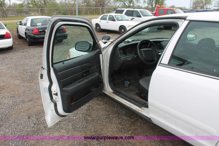 image for item D8209 2006 Ford Crown Victoria Police Interceptor