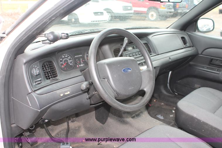 image for item D8209 2006 Ford Crown Victoria Police Interceptor